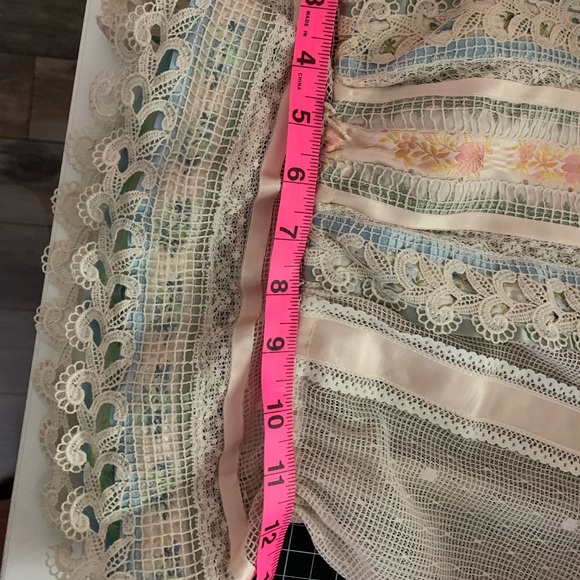 Vintage Top with lace and ribbon detail - Picture 8 of 9